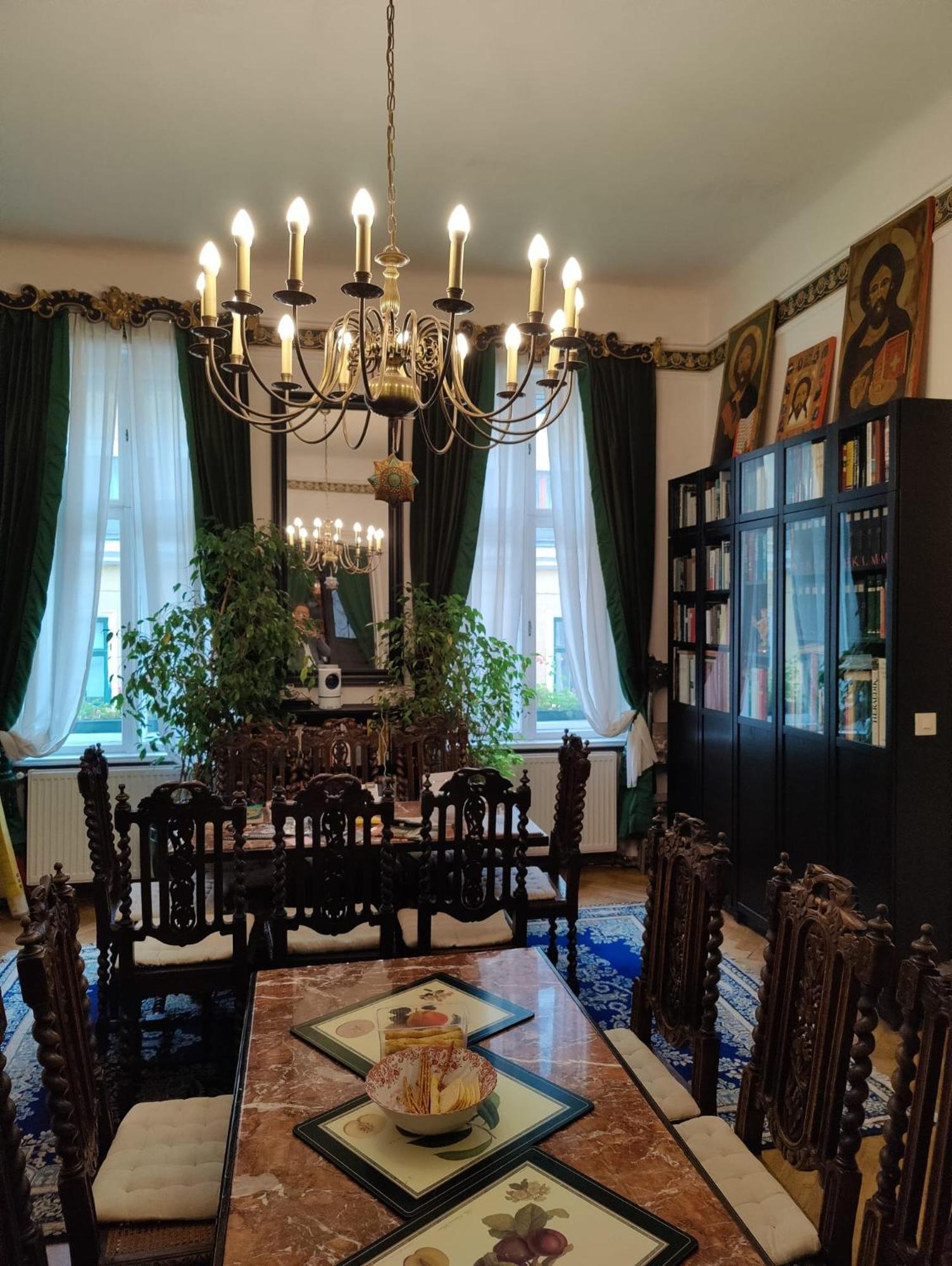 Luxury Near Castle Hotel Виена Екстериор снимка
