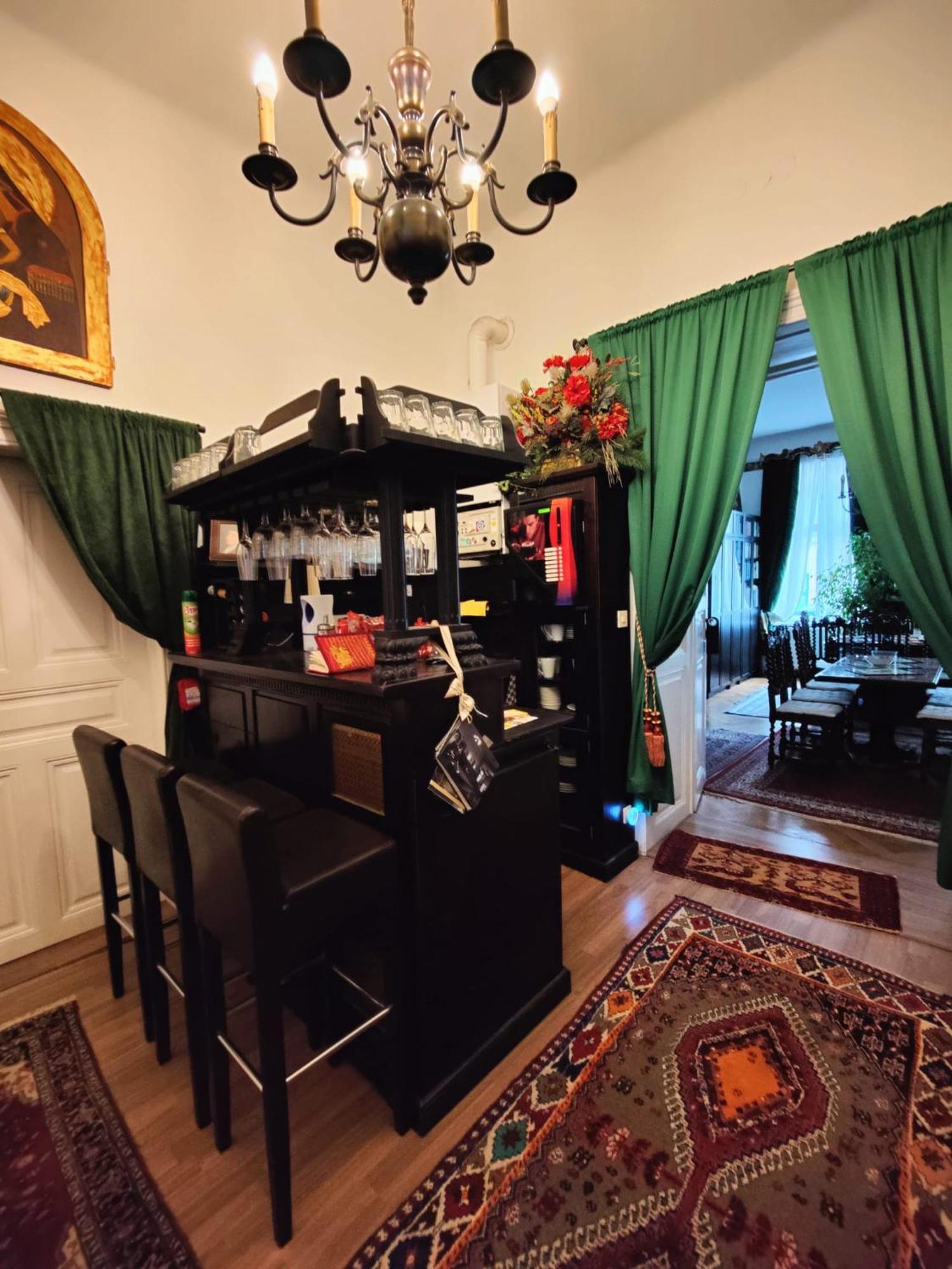 Luxury Near Castle Hotel Виена Екстериор снимка