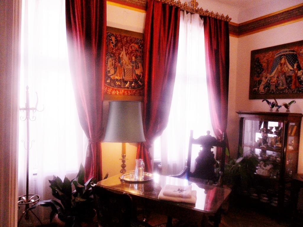 Luxury Near Castle Hotel Виена Стая снимка
